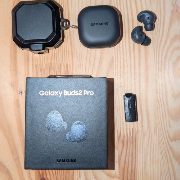 Lightly used & fully functional! These Samsung Galaxy Buds 2 Pro (Graphite) are - Picture 1 of 2